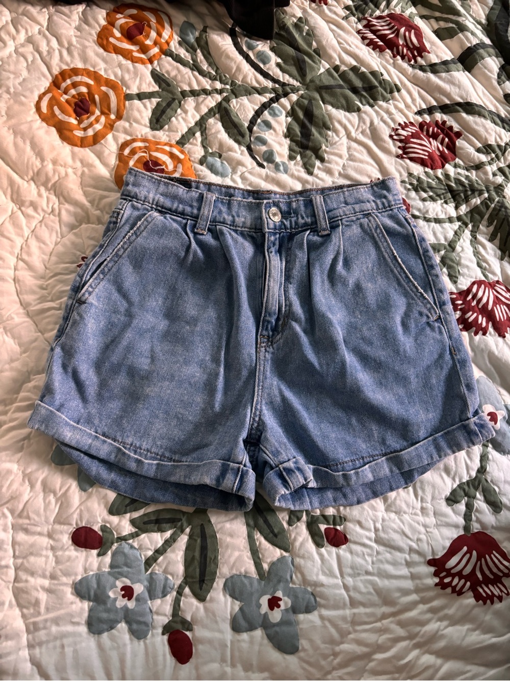 American Eagle Classic Light Blue Denim Shorts - Women's